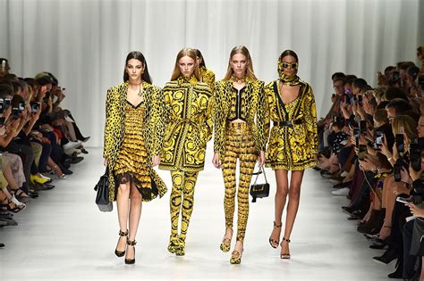 cornice versace vettore|Celebrating Versace’s Verve, Yet Again .